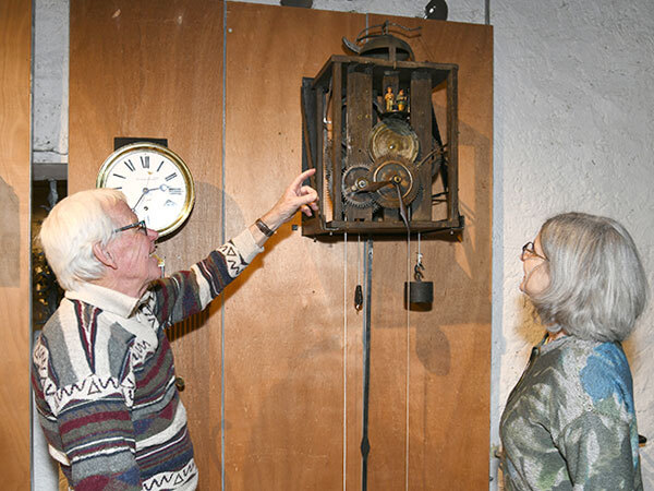 Alte Uhren und Zeitmesser im Museum